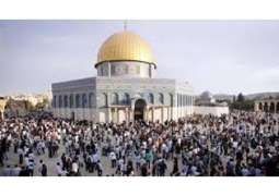            الاف المواطنين الفلسطينيين يتوجهون الى المسجد الاقصى لأداء صلاة الجمعة الثالثة من شهر رمضان المبارك          