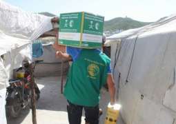 مركز الملك سلمان للإغاثة يواصل لليوم الخامس عشر توزيع السلال الغذائية ووجبات إفطار الصائم على مخيمات النازحين في ريف اللاذقية