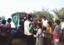 مركز الملك سلمان للإغاثة يواصل لليوم الخامس عشر توزيع وجبات إفطار الصائم في محافظة الحديدة
