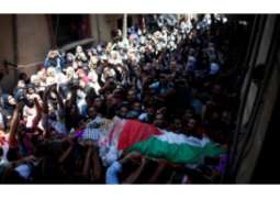            آلاف الفلسطينيين يشيعون جثمان الشهيدة المسعفة التي قتلت برصاص جيش الاحتلال          