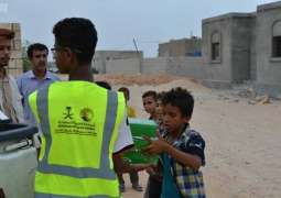 مركز الملك سلمان للإغاثة يواصل لليوم الثامن عشر توزيع وجبات إفطار الصائم في محافظة حضرموت