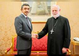 عبدالله بن زايد يلتقي وزير خارجية الفاتيكان