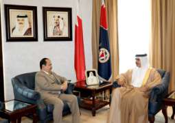            وزير الداخلية يبحث مع السفير اليمني عددا من الموضوعات المشتركة          