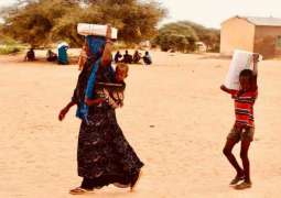 مركز الملك سلمان للإغاثة يوزع 2000 كرتون من التمور في عيل أفوين بمنطقة سناغ في الصومال