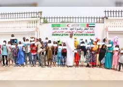 سفارة الدولة تشرف على توزيع زكاة الفطر وكسوة العيد في موريتانيا