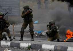 إصابة 15 فلسطينيا بالرصاص الحي وعشرات حالات الاختناق في قطاع غزة