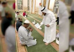 "نور دبي" توزع 3 آلاف نظارة طبية على مرتادي المساجد