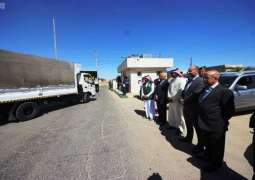 فريق مركز الملك سلمان للإغاثة يسلم 200 طن من التمور هدية المملكة للأردن