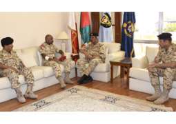            القائد العام يمنح الجندي المصاب في عمليات قوات التحالف العربي نوط الخدمة الميدانية من الدرجة الثانية‎          
