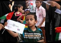 "الهلال الأحمر" يسعد أطفال مركز التوحد في عدن بهدية وكسوة العيد 