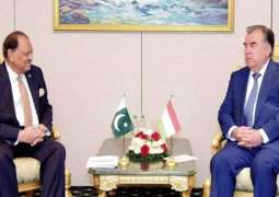 الرئيس الباكستاني ونظيره الطاجيكي يعقدان مباحثات ثنائية لبحث السبل لتعزيز العلاقات الثنائية بين باكستان وطاجيكستان