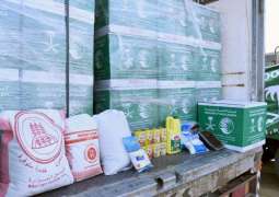 مركز الملك سلمان للإغاثة يدشن قافلة برية لمحافظة الحديدة تحمل 924 طنًا من المواد الغذائية والطبية والإيوائية