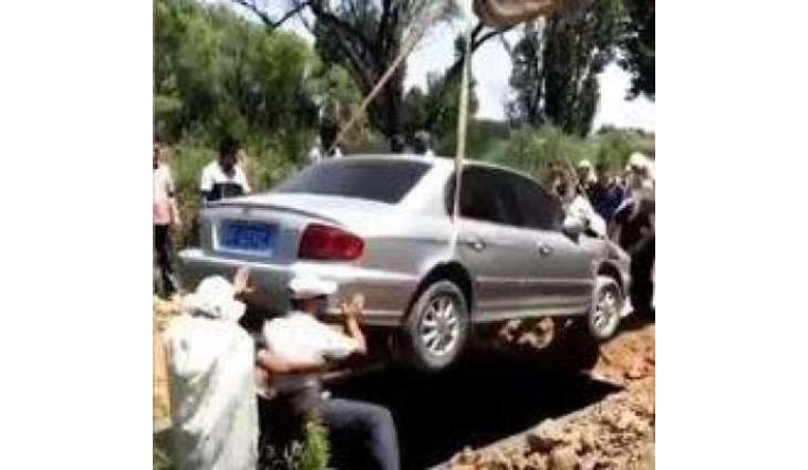 گڈی دے دیوانے نوں مرن مگروں اوہدی وصیت مطابق گڈی سنے دفنا دتا گیا