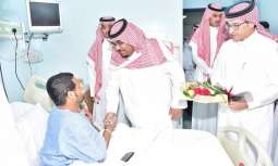 نائب أمير نجران يزور مرضى مركز الأمير سلطان لأمراض وجراحة القلب بالمنطقة