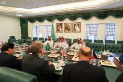سفير خادم الحرمين الشريفين لدى اليمن والسفير الإماراتي لدى المملكة يلتقيان سفراء الدول الخمس دائمة العضوية في مجلس الأمن وعدداً من السفراء المعتمدين لدى المملكة