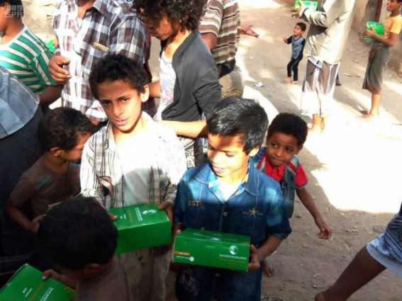 مركز الملك سلمان للإغاثة يواصل لليوم الخامس عشر توزيع وجبات إفطار الصائم في محافظة شبوة