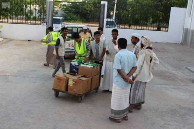 مركز الملك سلمان للإغاثة يواصل لليوم السادس عشر توزيع وجبات إفطار الصائم في محافظة حضرموت