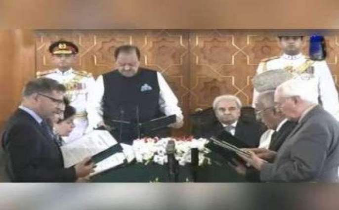 Six-member federal cabinet takes oath
