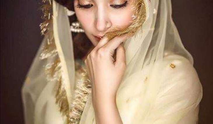 Urwa Hocane looks majestic in a BTS shared from her shoot