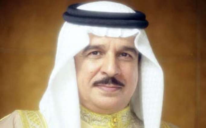            جلالة الملك المفدى يقوم بزيارة مجلس سمو الشيخ عبد الله بن خالد بن علي آل خليفة لتقديم التعازي إلى أنجال الفقيد وأحفاده          