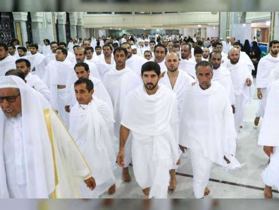 Hamdan bin Mohammed performs Umrah along with a number of ‘unknown soldiers’