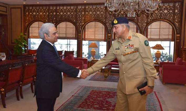 رئيس أركان الجيش الباكستاني يلتقي رئيس الوزراء الانتقالي