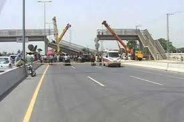 Trailer hits overhead bridge in Lahore