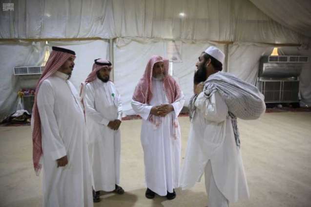رئيس الهيئة الاستشارية بشؤون المسجد النبوي يزور مخيم ضيافة زوار المسجد النبوي