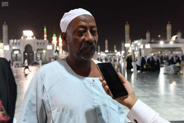 عدد من الزوار يعربون عن سعادتهم بقضاء العشر الأخيرة من رمضان بالمسجد النبوي