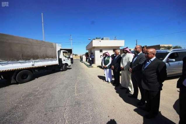 فريق مركز الملك سلمان للإغاثة يسلم 200 طن من التمور هدية المملكة للأردن