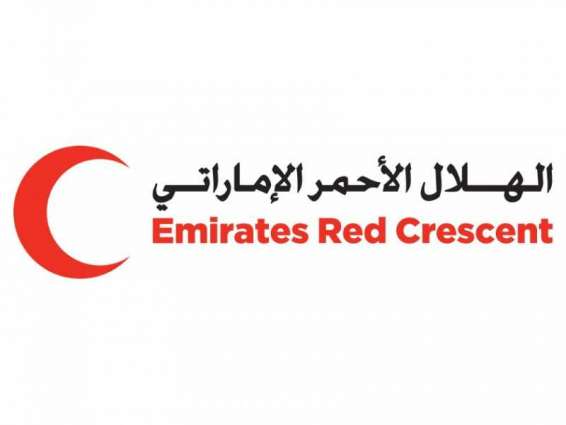 الهلال الإحمر الإماراتي يدعم أسر الشهداء وعمال النظافة في حضرموت بمناسبة عيد الفطر