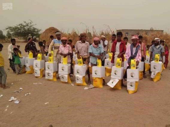 مركز الملك سلمان يواصل توزيع المساعدات الاغاثية في محافظة الحديدة