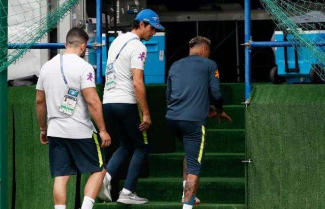 نيمار يضطر لترك تدريبات المنتخب البرازيلي بسبب آلام في الكاحل