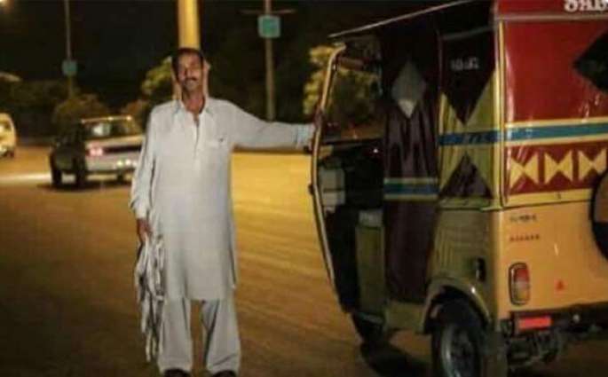Rickshaw driver provides free rides on Eid, picture goes viral