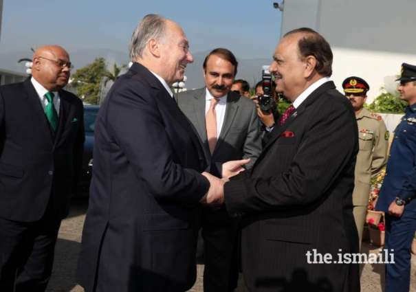 باكستان وطاجيكستان تتفقان على تعزيز التعاون التجاري