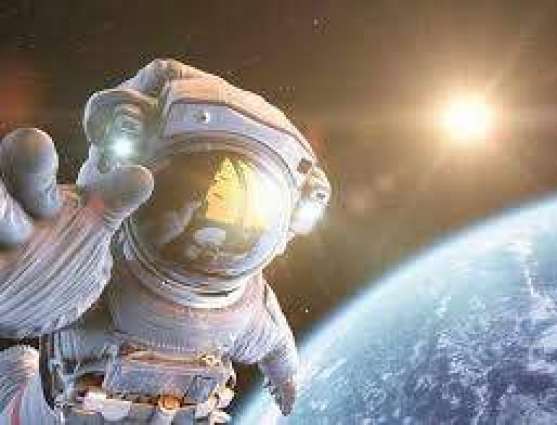 مدير وكالة الإمارات للفضاء يشيد بإتفاقية إرسال أول رائد فضاء إماراتي إلى الفضاء