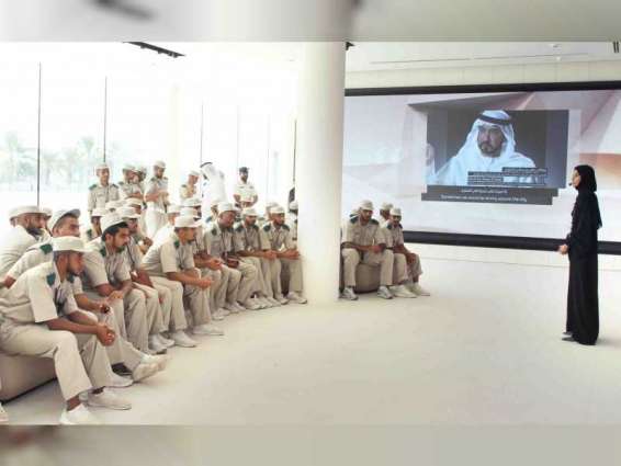 وفد طلبة مدارس شرطة أبوظبي يزور صرح " زايد المؤسس"