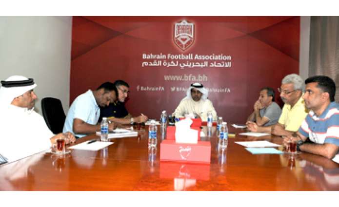            لجنة التدريب والتطوير بالاتحاد البحريني لكرة القدم تطلع على منهجية عمل الفئات السنية          