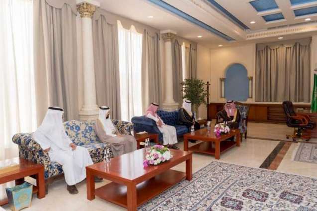 الأمير بدر بن سلطان يطلع على أنشطة نادي الجوف الأدبي