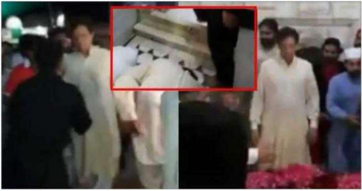 Imran Khan criticized for prostrating at Baba Farid’s shrine  