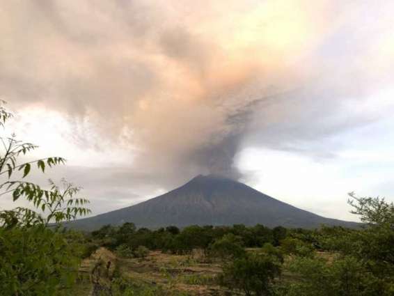 إغلاق 3 مطارات وإجلاء عشرات الأشخاص في بالي جراء ثوران بركان أجونج 