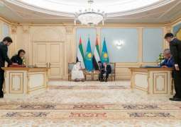 محمد بن زايد يبحث مع رئيس كازاخستان تعزيز علاقات البلدين والقضايا الإقليمية والدولية