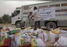 " الهلال الأحمر الإماراتي " يواصل تقديم مساعداته لسكان حضرموت
