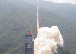 الصين تطلق قمرين صناعيين لصالح باكستان إلى الفضاء