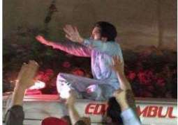 Daniyal Bilour sits on ambulance carrying father Haroon Bilour’s dead body, picture goes viral  