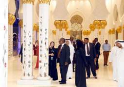 رئيس جنوب أفريقيا يزور جامع الشيخ زايد الكبير في أبوظبي