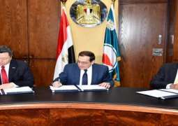 مصر توقع اتفاقية بترولية مع شركة أباتشي لحفر 7 آبار باستثمارات 9 ملايين دولار