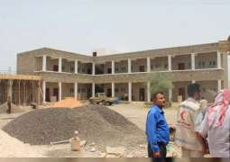 الهلال الأحمر يدشن مشروع ترميم مدرسة علي مقبل ناجي بحجرالضالع