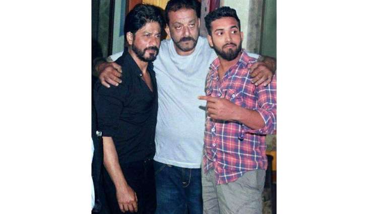 This photoshop guru is posting pictures with Bollywood celebs and they seem just too real