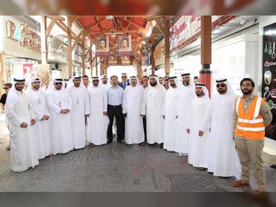 بلدية دبي تنظم "لقاء في الميدان" مع تجار سوق الذهب